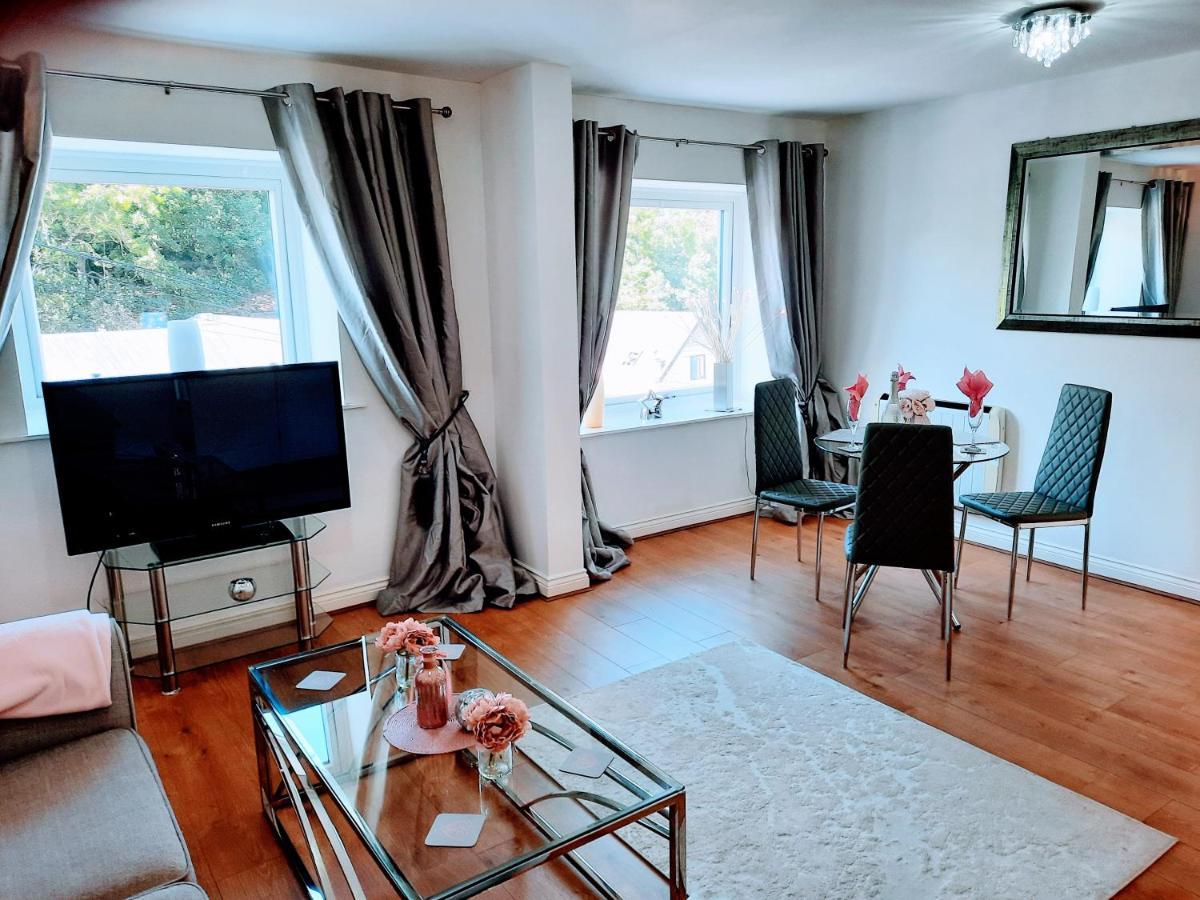Apartment No 10 *